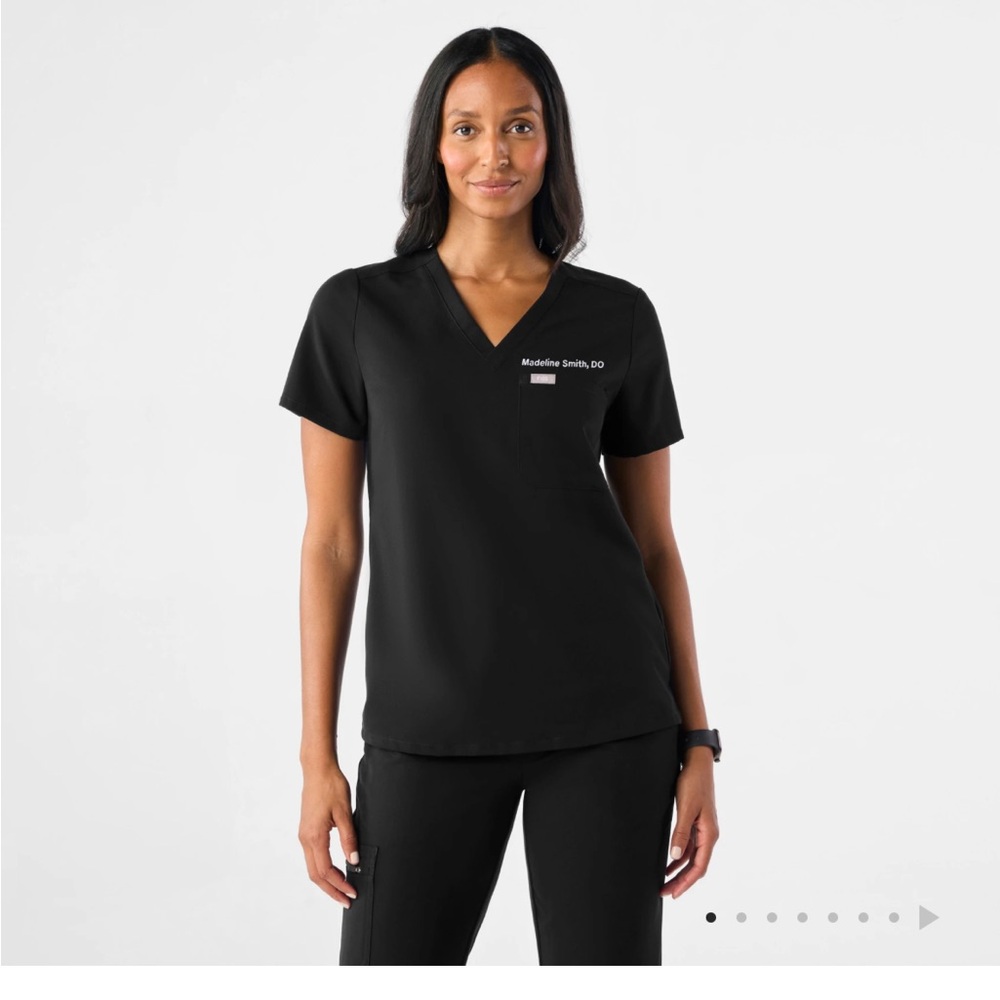 Figs women’s Catarina One-Pocket Scrub Top size medium -Black